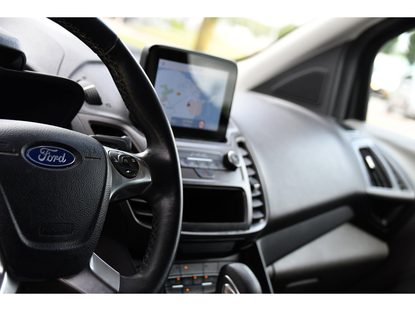Ford Transit Connect 1.5 EcoBlue L2 Edition Camera, Cruise, Carplay, 100pk, Automaat, Sensoren, Trekhaak, Airco, Multimedia, Navi, Uniek!