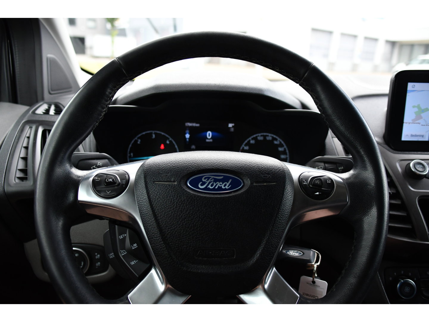 Ford Transit Connect 1.5 EcoBlue L2 Edition Camera, Cruise, Carplay, 100pk, Automaat, Sensoren, Trekhaak, Airco, Multimedia, Navi, Uniek!
