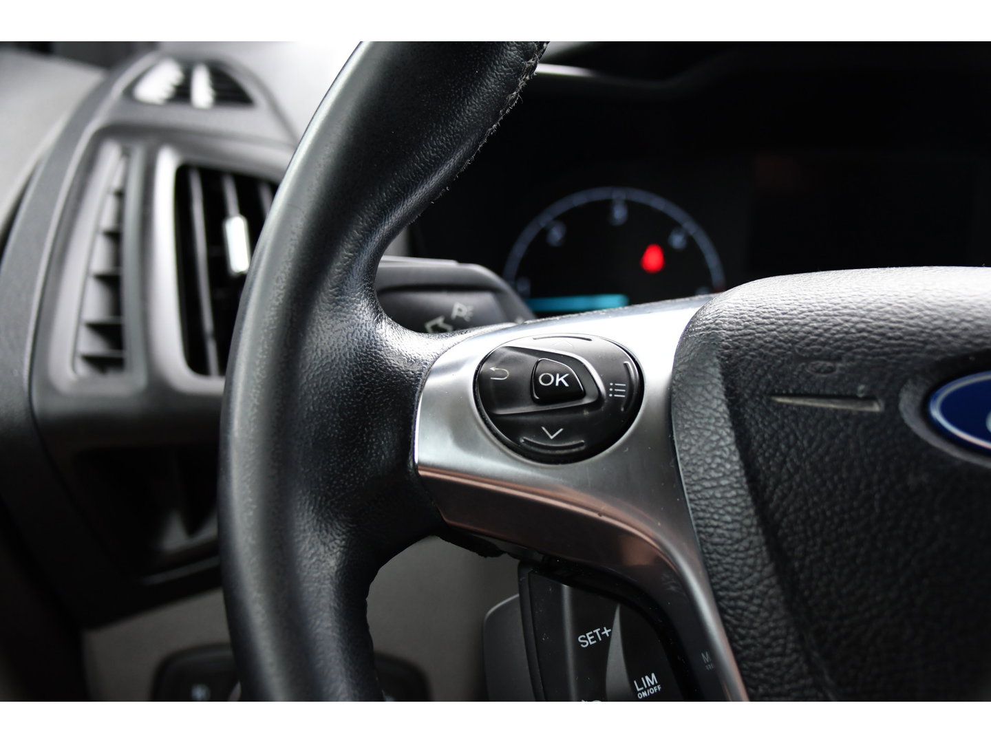Ford Transit Connect 1.5 EcoBlue L2 Edition Camera, Cruise, Carplay, 100pk, Automaat, Sensoren, Trekhaak, Airco, Multimedia, Navi, Uniek!