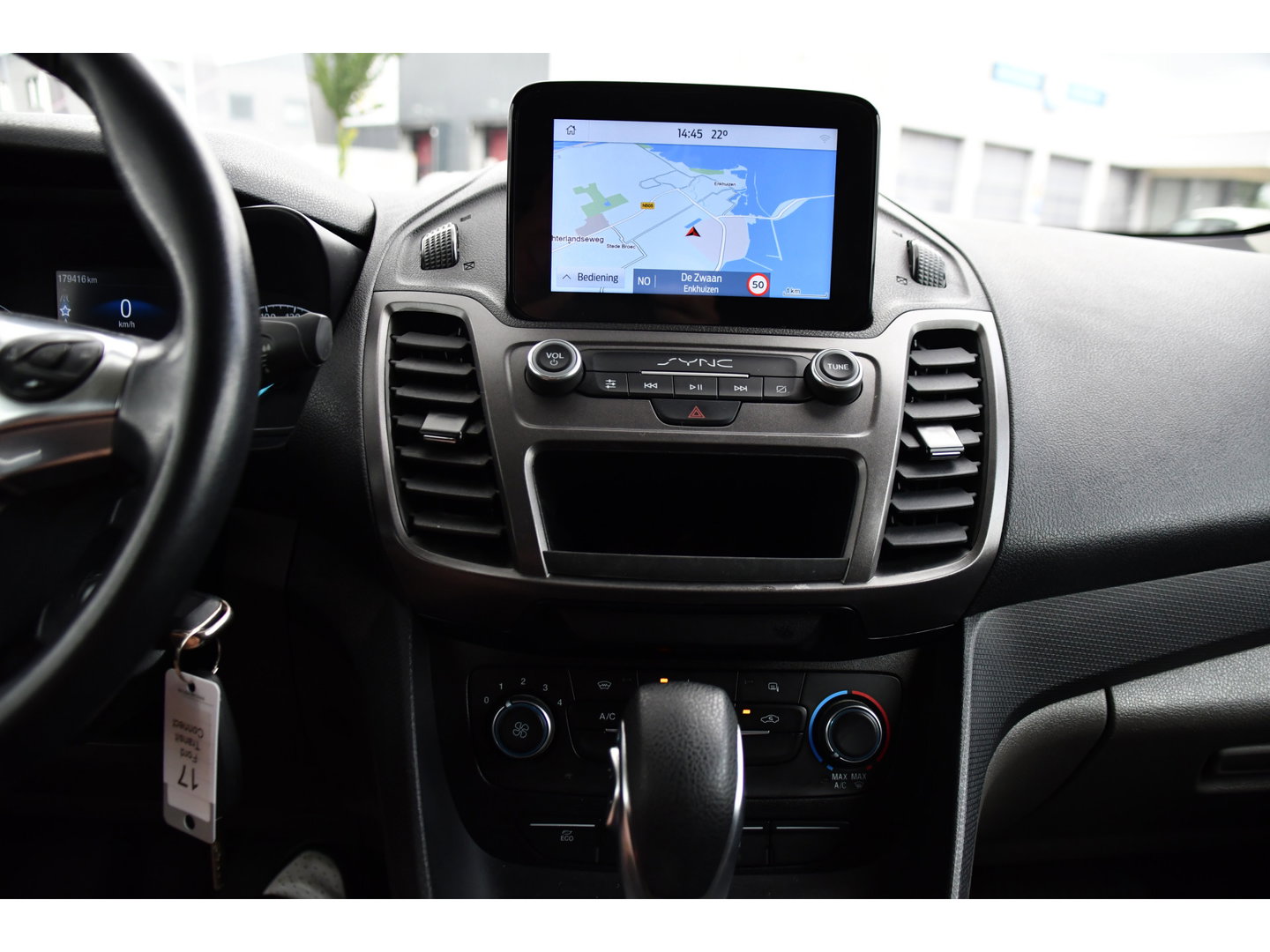 Ford Transit Connect 1.5 EcoBlue L2 Edition Camera, Cruise, Carplay, 100pk, Automaat, Sensoren, Trekhaak, Airco, Multimedia, Navi, Uniek!