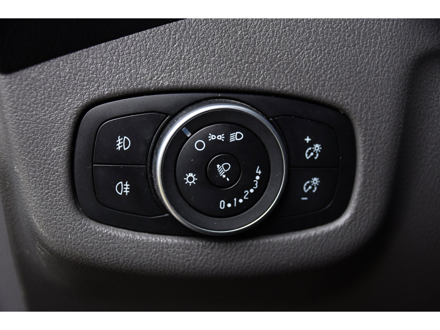 Ford Transit Connect 1.5 EcoBlue L2 Edition Camera, Cruise, Carplay, 100pk, Automaat, Sensoren, Trekhaak, Airco, Multimedia, Navi, Uniek!