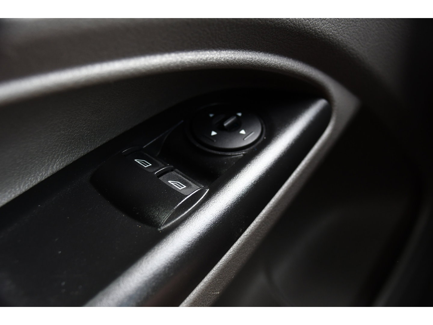 Ford Transit Connect 1.5 EcoBlue L2 Edition Camera, Cruise, Carplay, 100pk, Automaat, Sensoren, Trekhaak, Airco, Multimedia, Navi, Uniek!
