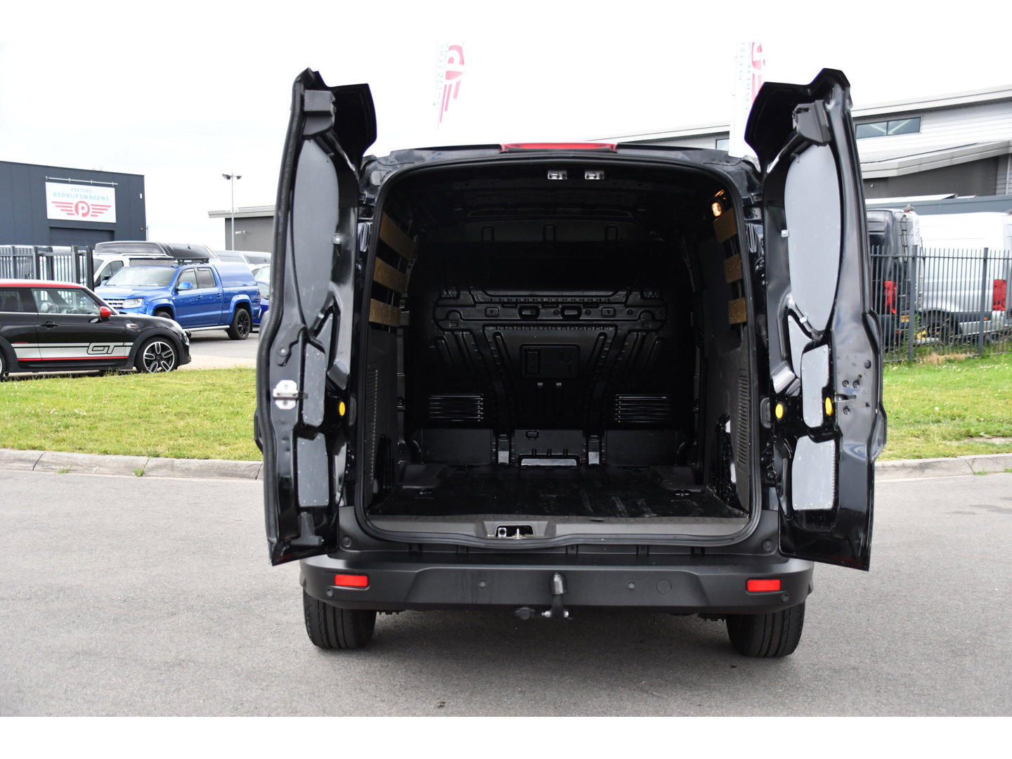 Ford Transit Connect 1.5 EcoBlue L2 Edition Camera, Cruise, Carplay, 100pk, Automaat, Sensoren, Trekhaak, Airco, Multimedia, Navi, Uniek!