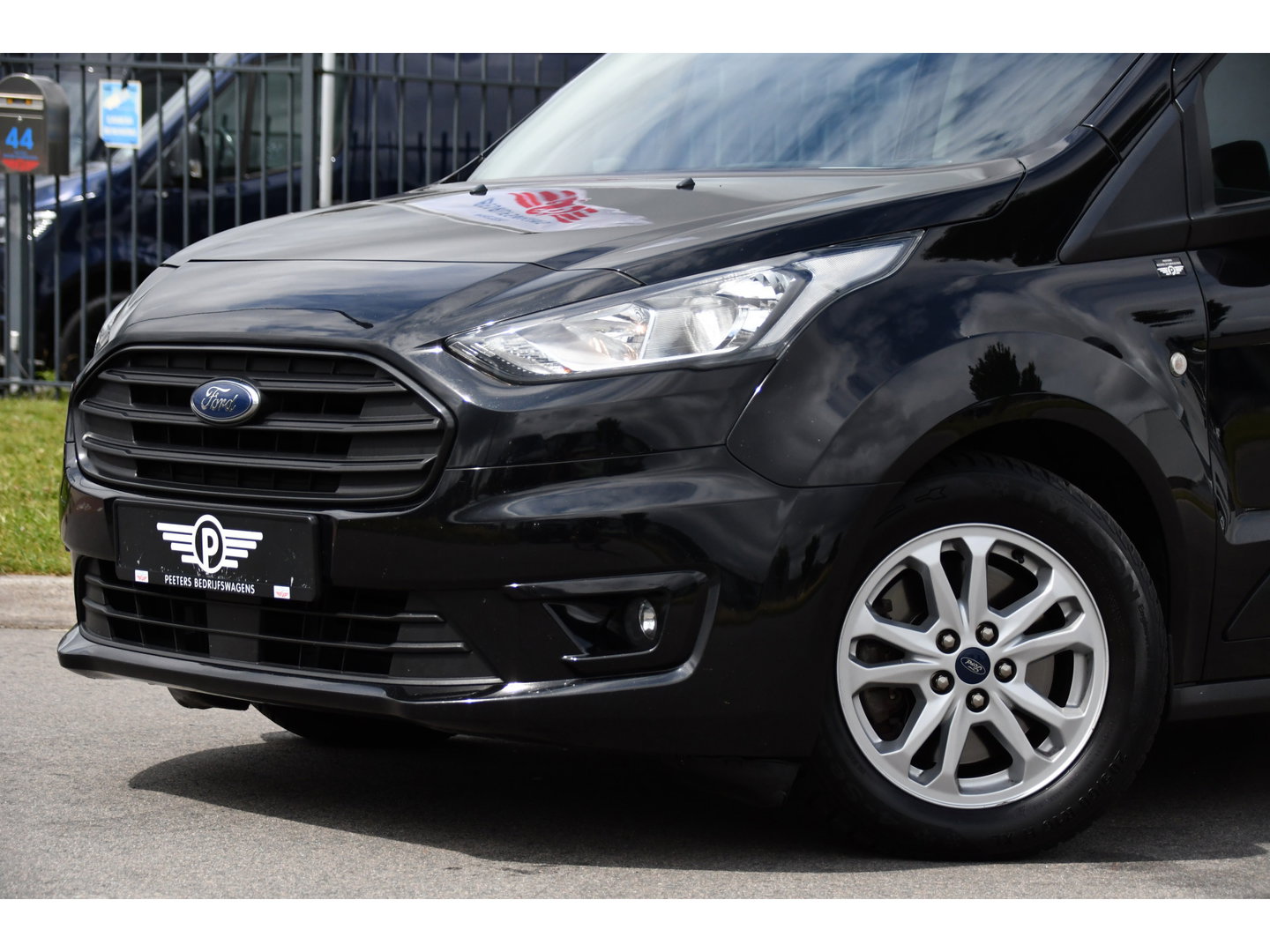 Ford Transit Connect 1.5 EcoBlue L2 Edition Camera, Cruise, Carplay, 100pk, Automaat, Sensoren, Trekhaak, Airco, Multimedia, Navi, Uniek!