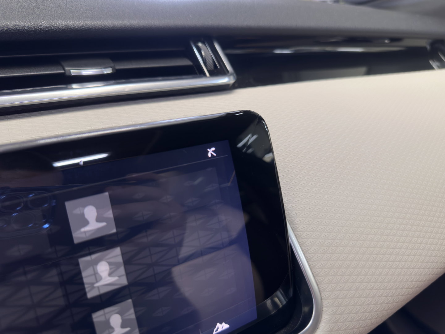 Land Rover Range Rover Velar 3.0 V6 AWD HSE Aut. *PANO | LEATHER | FULL-LED | MEMORY-PACK | BLIND-SPOT | MERIDIAN-SURROUND | DIGI-COCKPIT | CAMERA | KEYLESS | HEATED-COMFORTSEATS | PRIVACY-GLASS | SHIFTPADDLES | CARPLAY | 21 "ALU*