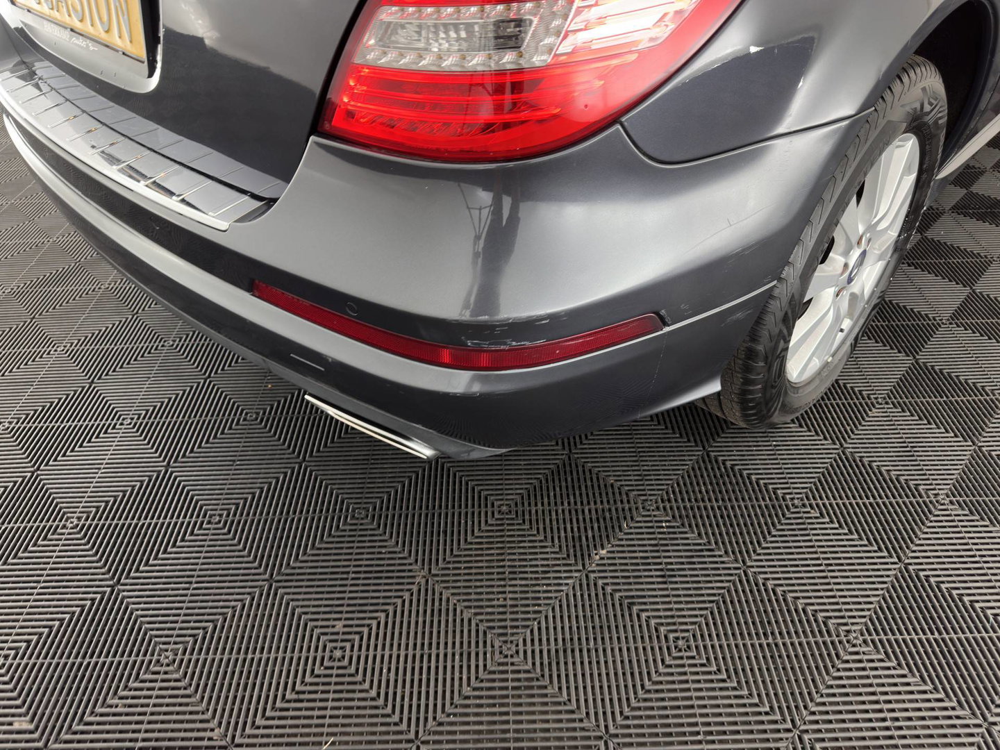 Mercedes-Benz R-Klasse 300 CDI BlueEFFICIENCY Prestige [ 7-Pers. ] Aut. *PANO | LEATHER-MICROFIBRE | XENON | BLINDSPOT | COMFORTSEATS | NAVI-FULLMAP | CAMERA | SHIFTPADDLES | PRIVACY-GLASS | ECC | PDC | CRUISE | 18''ALU*