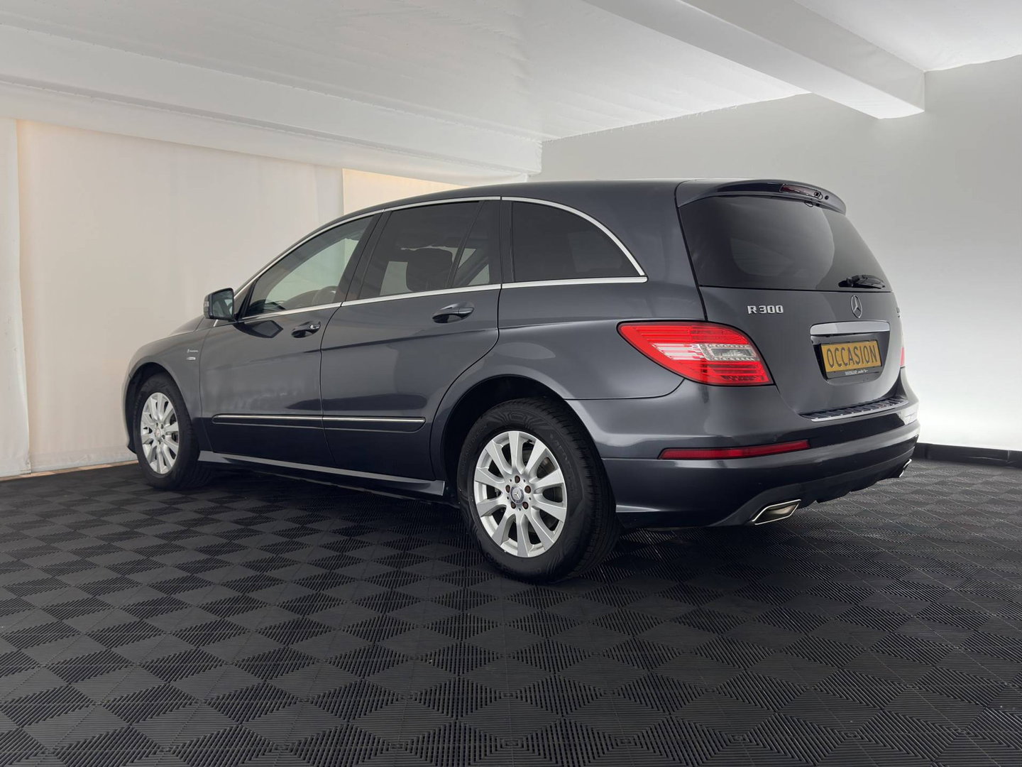 Mercedes-Benz R-Klasse 300 CDI BlueEFFICIENCY Prestige [ 7-Pers. ] Aut. *PANO | LEATHER-MICROFIBRE | XENON | BLINDSPOT | COMFORTSEATS | NAVI-FULLMAP | CAMERA | SHIFTPADDLES | PRIVACY-GLASS | ECC | PDC | CRUISE | 18''ALU*