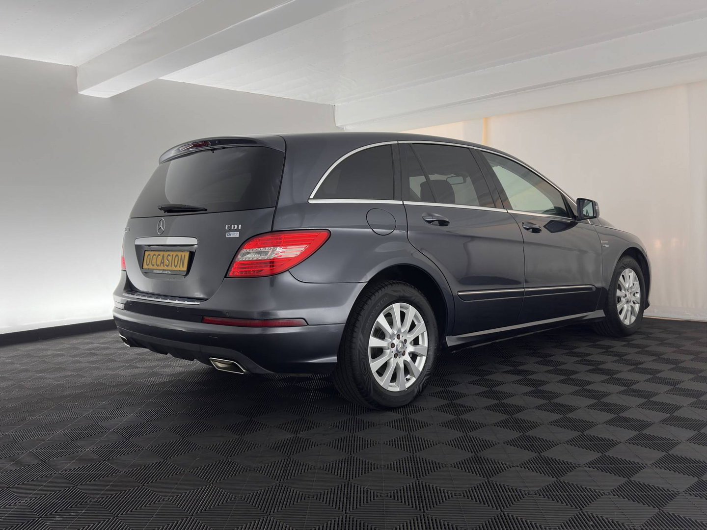 Mercedes-Benz R-Klasse 300 CDI BlueEFFICIENCY Prestige [ 7-Pers. ] Aut. *PANO | LEATHER-MICROFIBRE | XENON | BLINDSPOT | COMFORTSEATS | NAVI-FULLMAP | CAMERA | SHIFTPADDLES | PRIVACY-GLASS | ECC | PDC | CRUISE | 18''ALU*