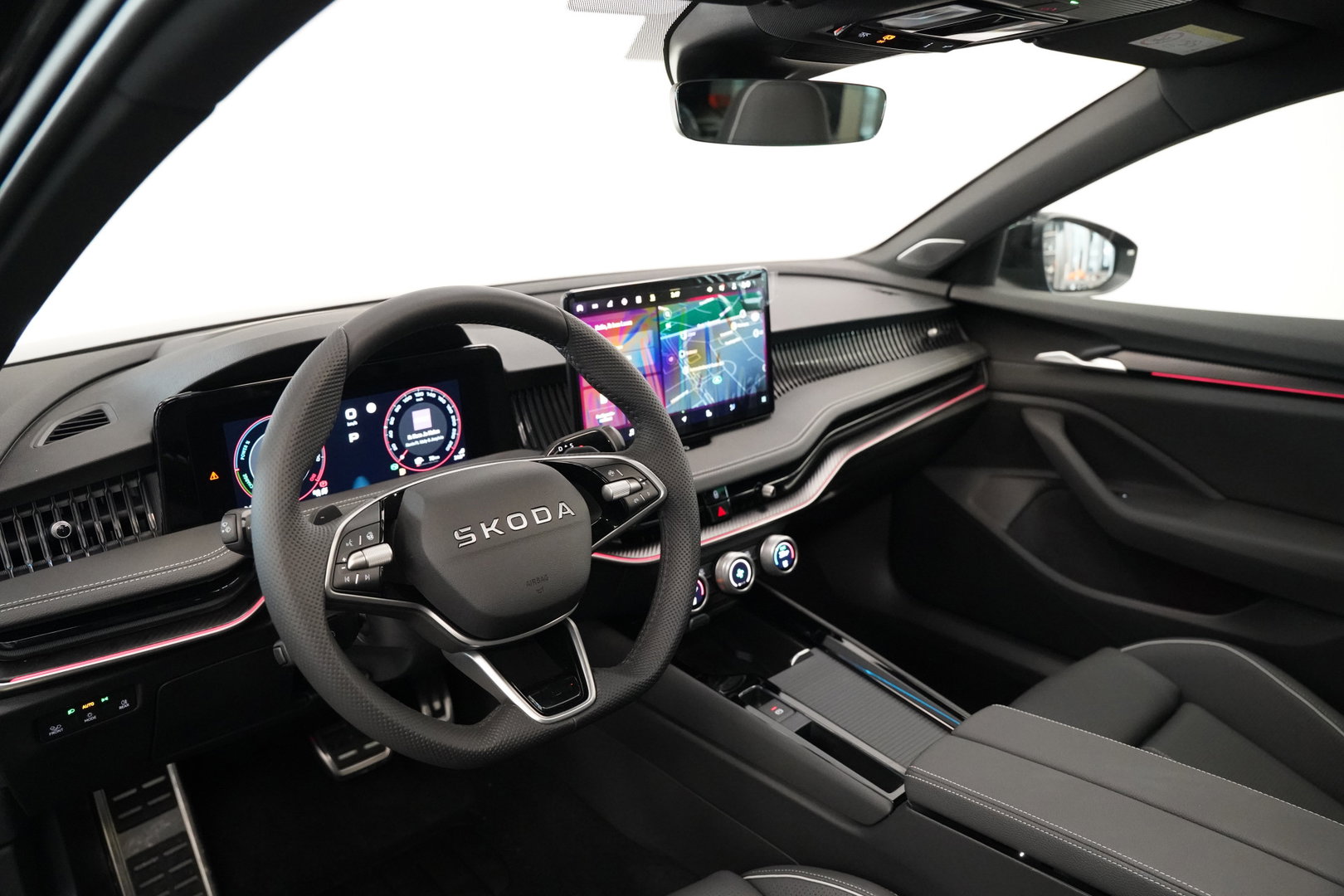 Škoda Superb Combi 1.5 TSI PHEV Sportline Business Climate control Panoramadak Leder Elek. Stoelen Stoel Ventilatie/Verwarming 24 Maanden garantie* (Vraag naar de voorwaarden)
