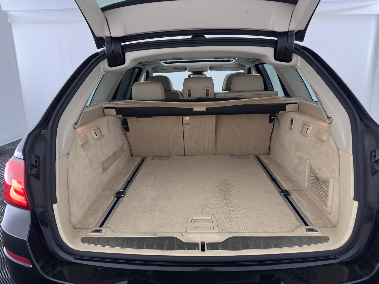 BMW 5 Serie Touring 530d High Executive Aut. *PANO | HEAD-UP | LEATHER | XENON | MEMORY-PACK | BLINDSPOT | HIFI-SOUND | NAVI-FULLMAP | CAMERA | HEATED-COMFORTSEATS | PRIVACY-GLASS | ECC | PDC | CRUISE | 17''ALU*