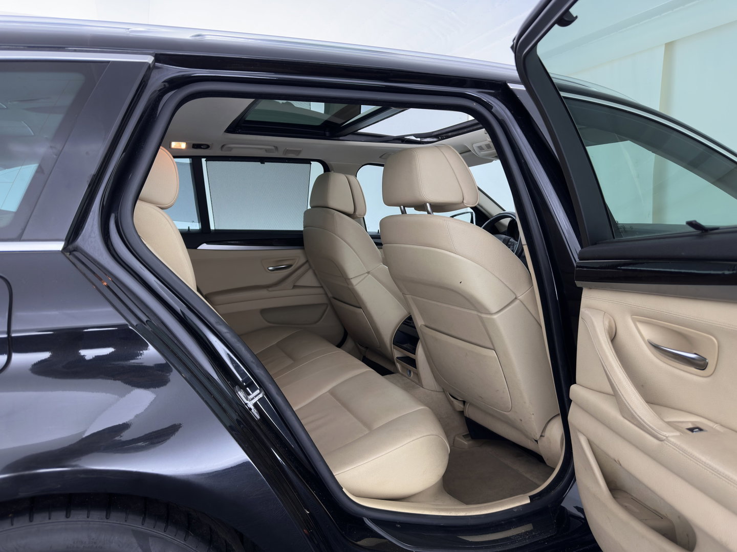 BMW 5 Serie Touring 530d High Executive Aut. *PANO | HEAD-UP | LEATHER | XENON | MEMORY-PACK | BLINDSPOT | HIFI-SOUND | NAVI-FULLMAP | CAMERA | HEATED-COMFORTSEATS | PRIVACY-GLASS | ECC | PDC | CRUISE | 17''ALU*