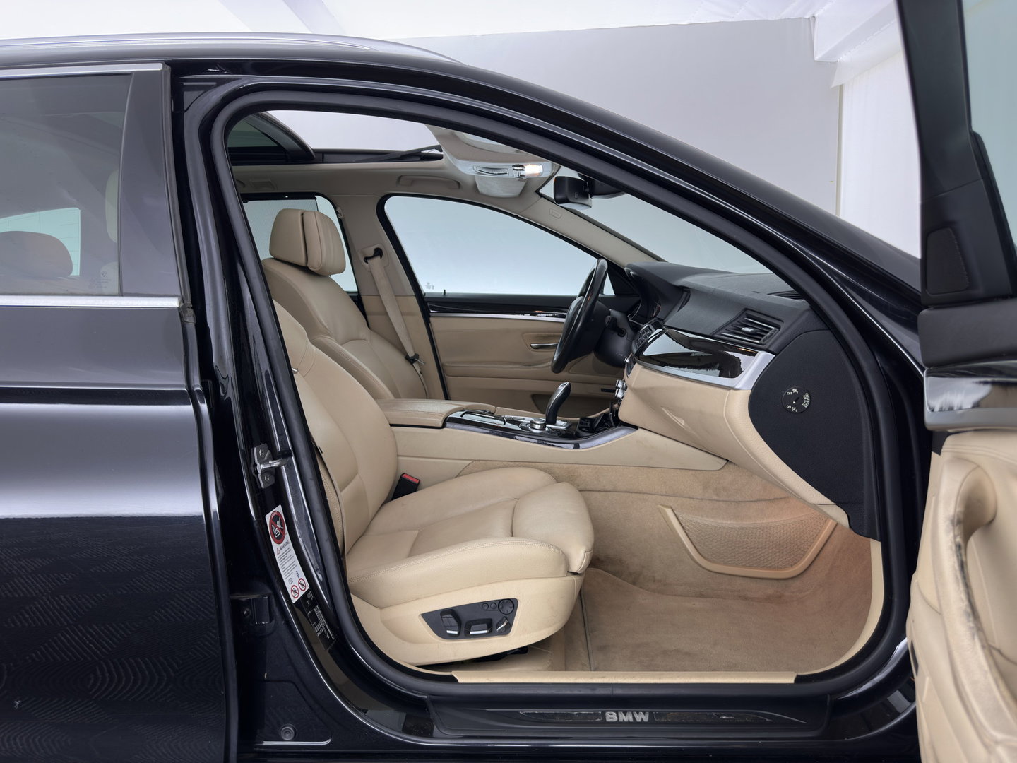 BMW 5 Serie Touring 530d High Executive Aut. *PANO | HEAD-UP | LEATHER | XENON | MEMORY-PACK | BLINDSPOT | HIFI-SOUND | NAVI-FULLMAP | CAMERA | HEATED-COMFORTSEATS | PRIVACY-GLASS | ECC | PDC | CRUISE | 17''ALU*