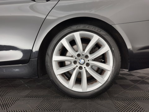 BMW 5 Serie Touring 530d High Executive Aut. *PANO | HEAD-UP | LEATHER | XENON | MEMORY-PACK | BLINDSPOT | HIFI-SOUND | NAVI-FULLMAP | CAMERA | HEATED-COMFORTSEATS | PRIVACY-GLASS | ECC | PDC | CRUISE | 17''ALU*