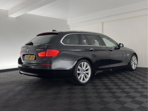 BMW 5 Serie Touring 530d High Executive Aut. *PANO | HEAD-UP | LEATHER | XENON | MEMORY-PACK | BLINDSPOT | HIFI-SOUND | NAVI-FULLMAP | CAMERA | HEATED-COMFORTSEATS | PRIVACY-GLASS | ECC | PDC | CRUISE | 17''ALU*