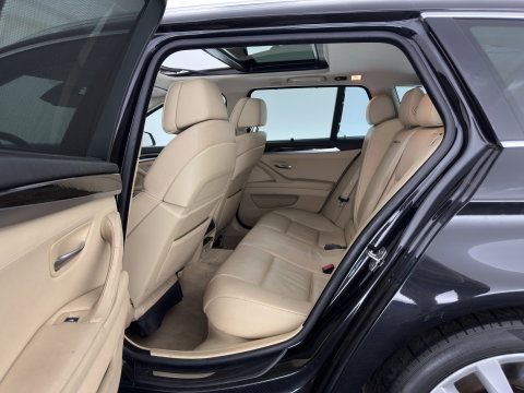 BMW 5 Serie Touring 530d High Executive Aut. *PANO | HEAD-UP | LEATHER | XENON | MEMORY-PACK | BLINDSPOT | HIFI-SOUND | NAVI-FULLMAP | CAMERA | HEATED-COMFORTSEATS | PRIVACY-GLASS | ECC | PDC | CRUISE | 17''ALU*