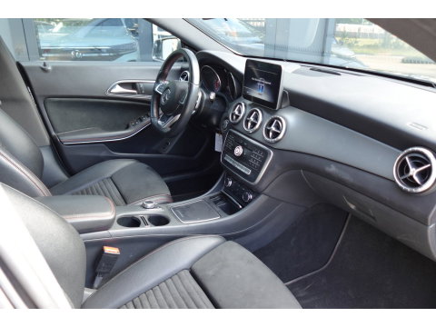 Mercedes-Benz CLA-Klasse 180 Business Solution AMG STOELVERW CAM CRUISE'