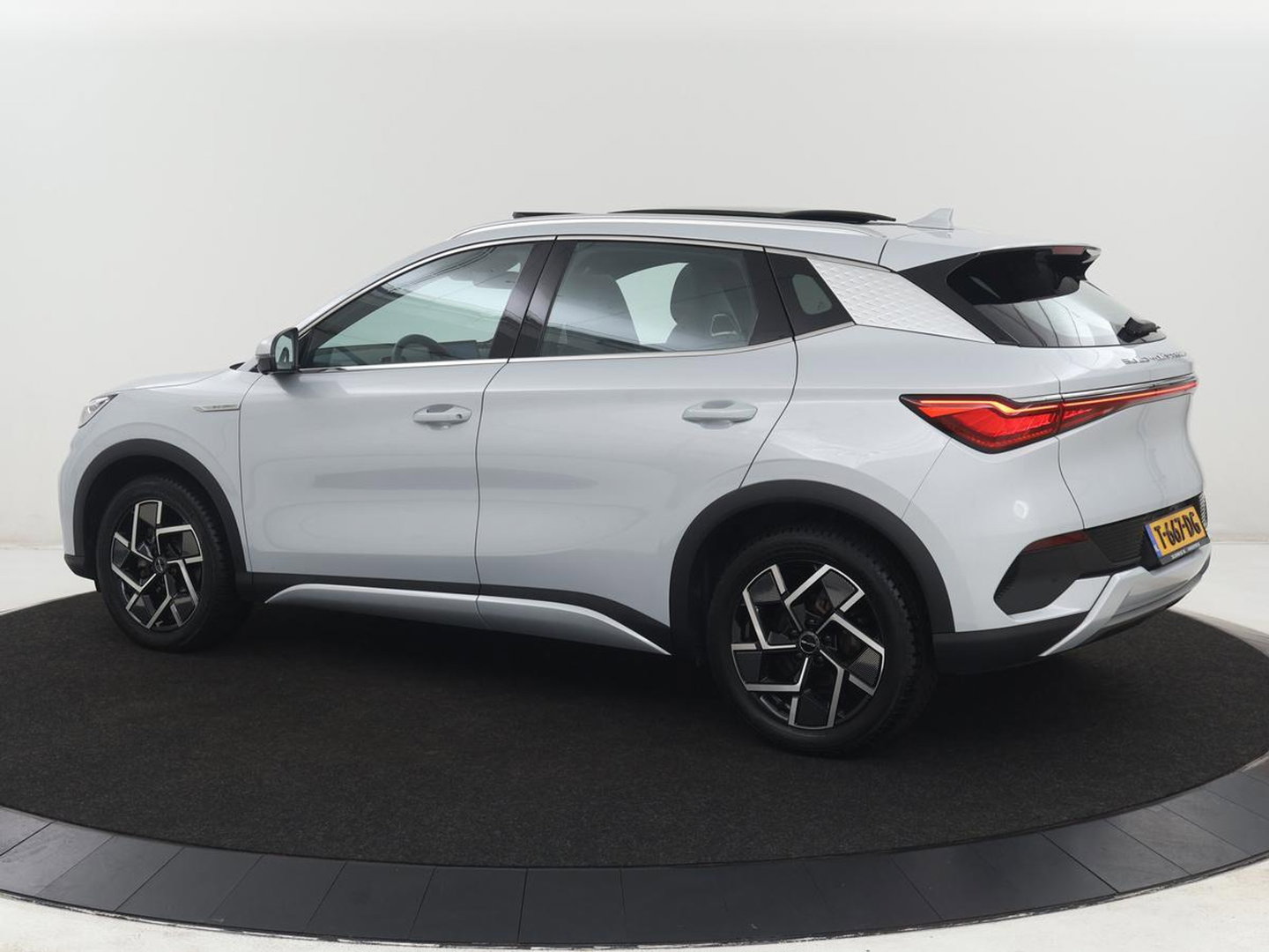 BYD ATTO 3 Comfort 60 kWh | Warmtepomp | 92.5% SOH | 3-Fase | Panoramadak | Adaptive cruise | 360 camera | DAB+ | Carplay | Dodehoek detectie | Leder