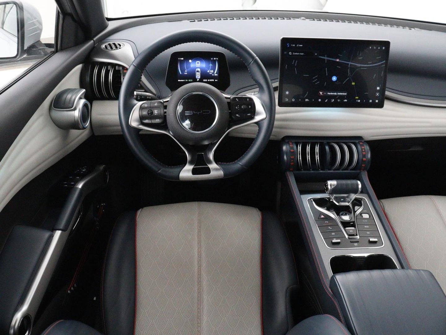 BYD ATTO 3 Comfort 60 kWh | Warmtepomp | 92.5% SOH | 3-Fase | Panoramadak | Adaptive cruise | 360 camera | DAB+ | Carplay | Dodehoek detectie | Leder