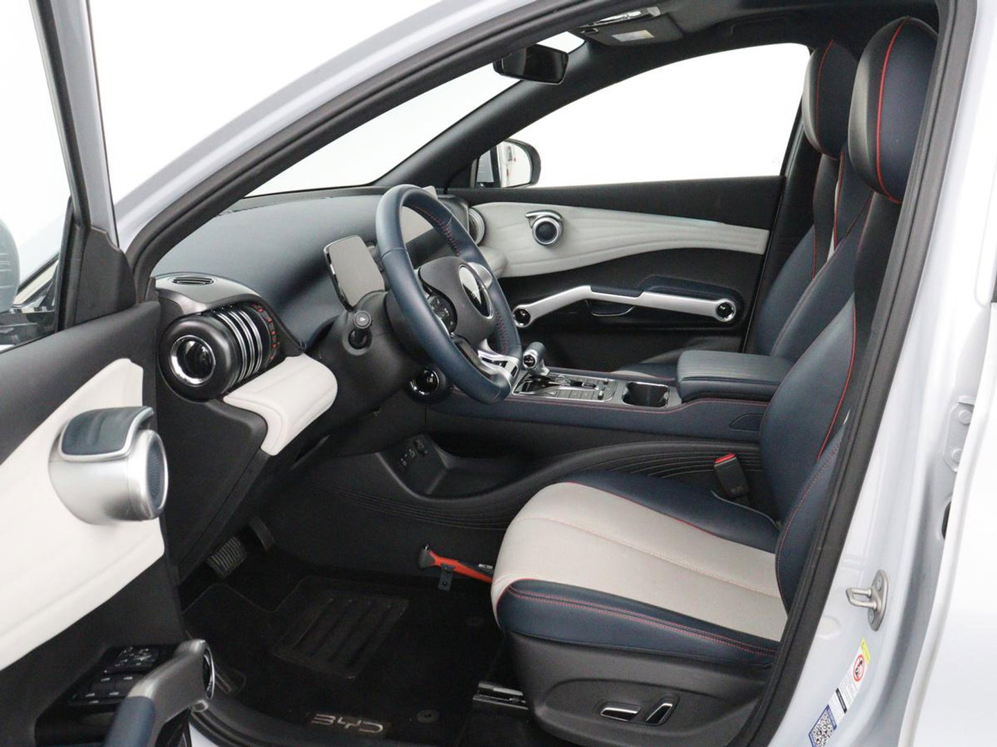 BYD ATTO 3 Comfort 60 kWh | Warmtepomp | 92.5% SOH | 3-Fase | Panoramadak | Adaptive cruise | 360 camera | DAB+ | Carplay | Dodehoek detectie | Leder