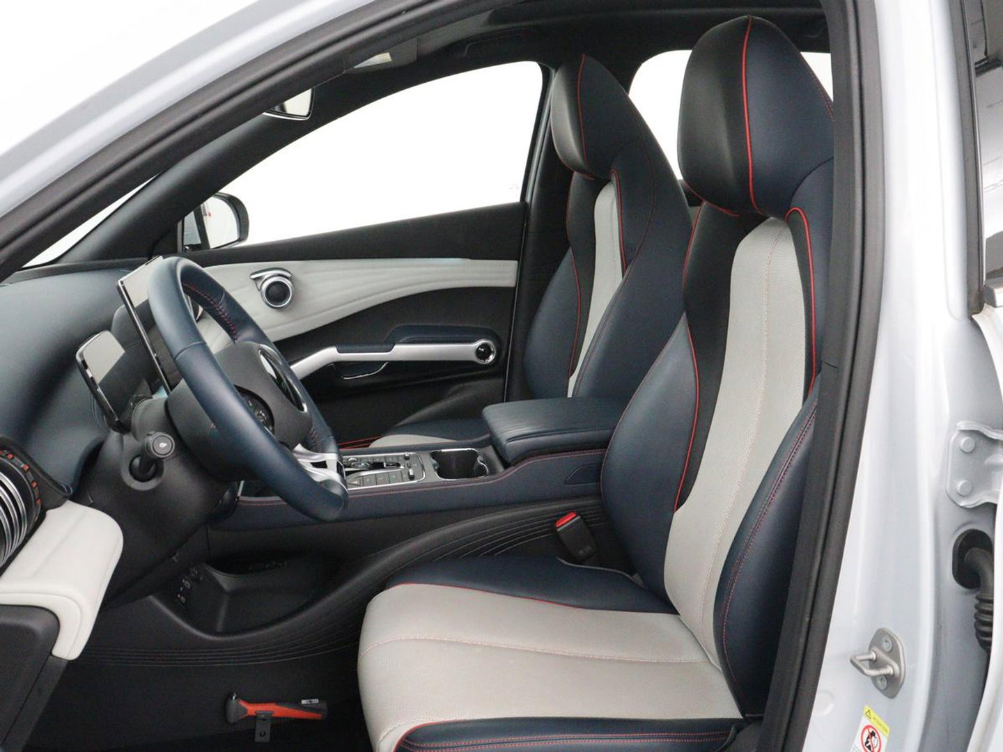 BYD ATTO 3 Comfort 60 kWh | Warmtepomp | 92.5% SOH | 3-Fase | Panoramadak | Adaptive cruise | 360 camera | DAB+ | Carplay | Dodehoek detectie | Leder