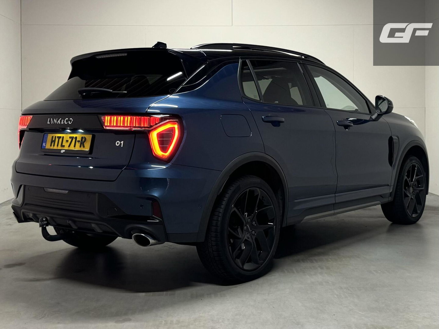 Lynk & Co 01 1.5 Plug-in Black Edition Pano Sfeer. CarPlay 360° Trekh.