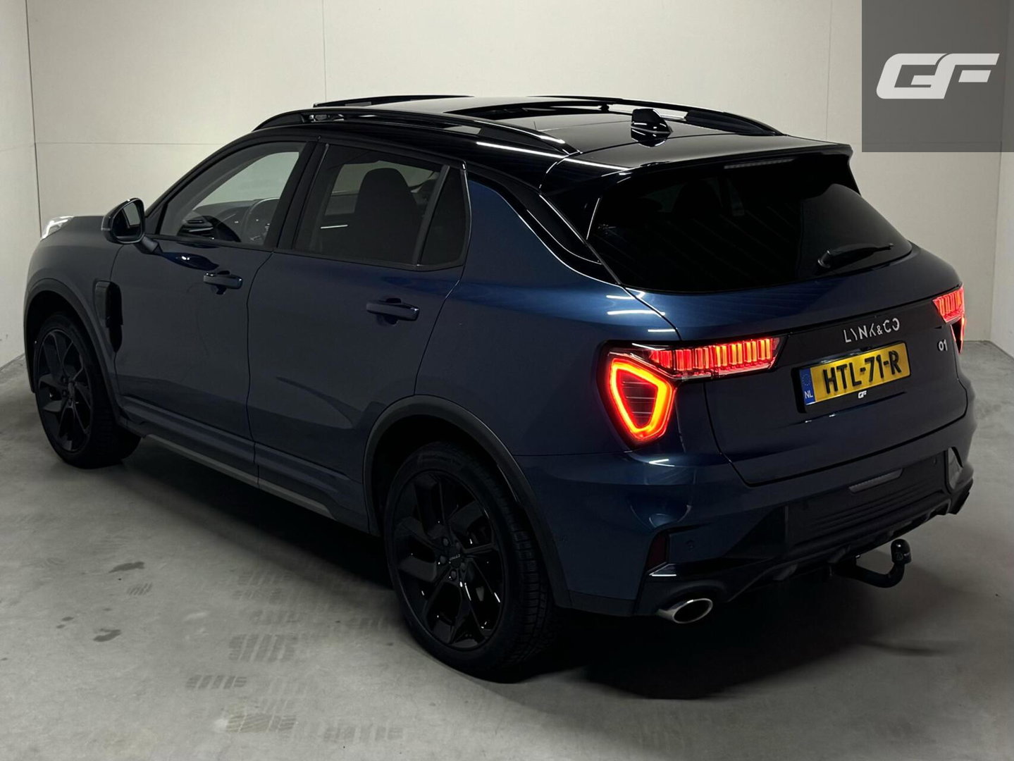 Lynk & Co 01 1.5 Plug-in Black Edition Pano Sfeer. CarPlay 360° Trekh.