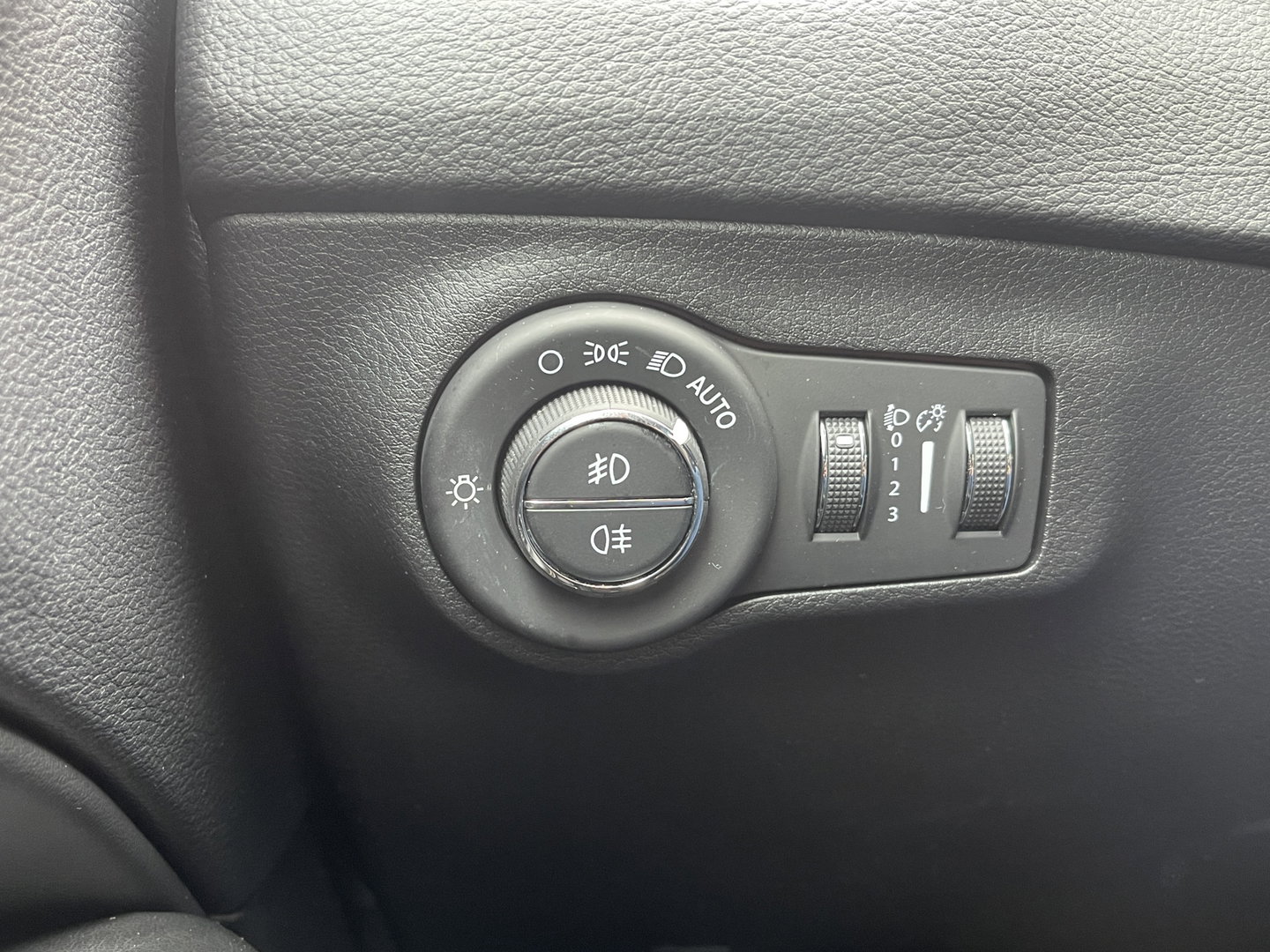 Jeep Compass 1.4 MultiAir Longitude | Apple Carplay | Origineel Nederlands | Cruise Control | Isofix | Lichtmetaal 17'' | Airconditioning |