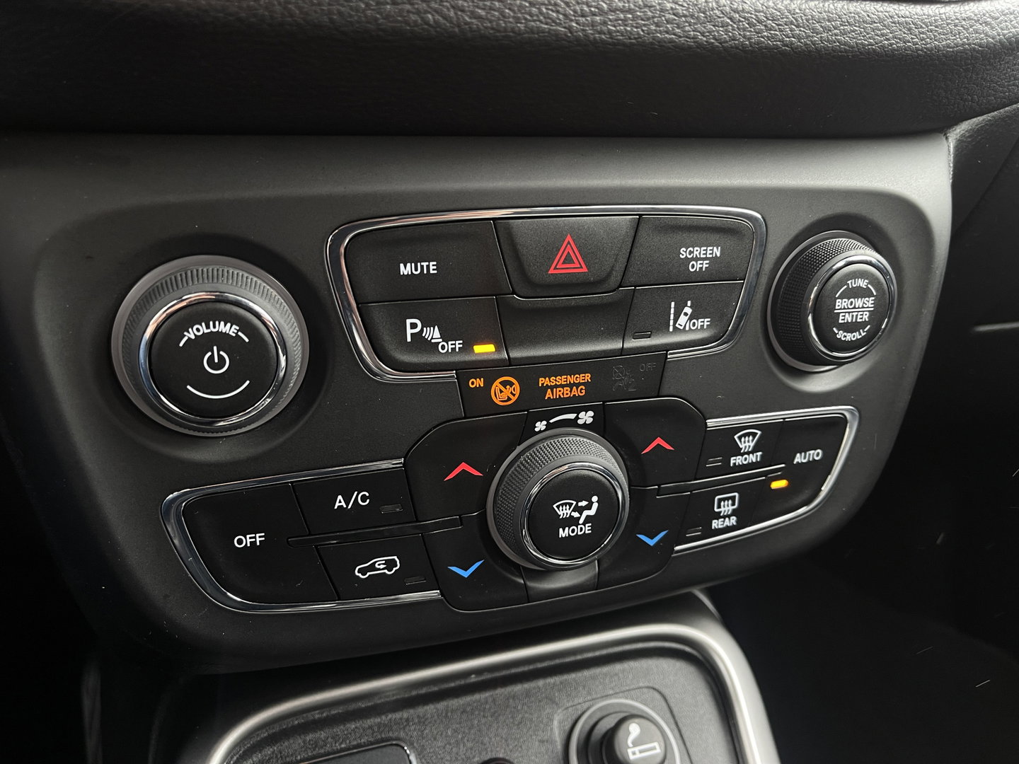 Jeep Compass 1.4 MultiAir Longitude | Apple Carplay | Origineel Nederlands | Cruise Control | Isofix | Lichtmetaal 17'' | Airconditioning |