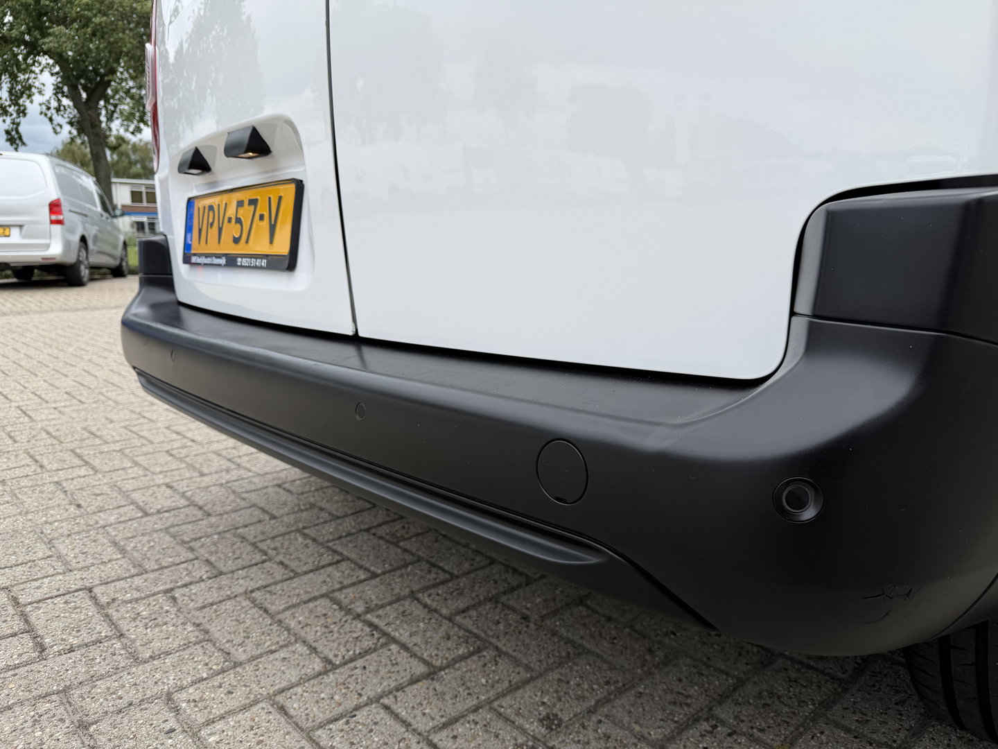 Peugeot Partner 1.2 PureTech Premium / benzine grijs kenteken / euro 6 / vaste prijs rijklaar € 11.750 ex btw / lease vanaf € 198 / airco / cruise / navi / raam in de schuifdeur / Apple Carplay Android auto