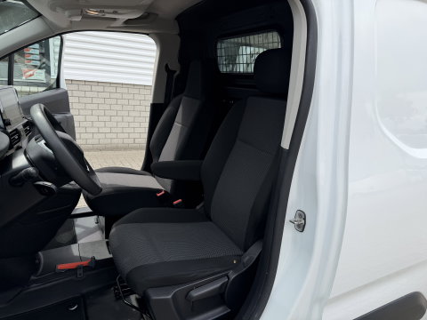 Peugeot Partner 1.2 PureTech Premium / benzine grijs kenteken / euro 6 / vaste prijs rijklaar € 11.750 ex btw / lease vanaf € 198 / airco / cruise / navi / raam in de schuifdeur / Apple Carplay Android auto