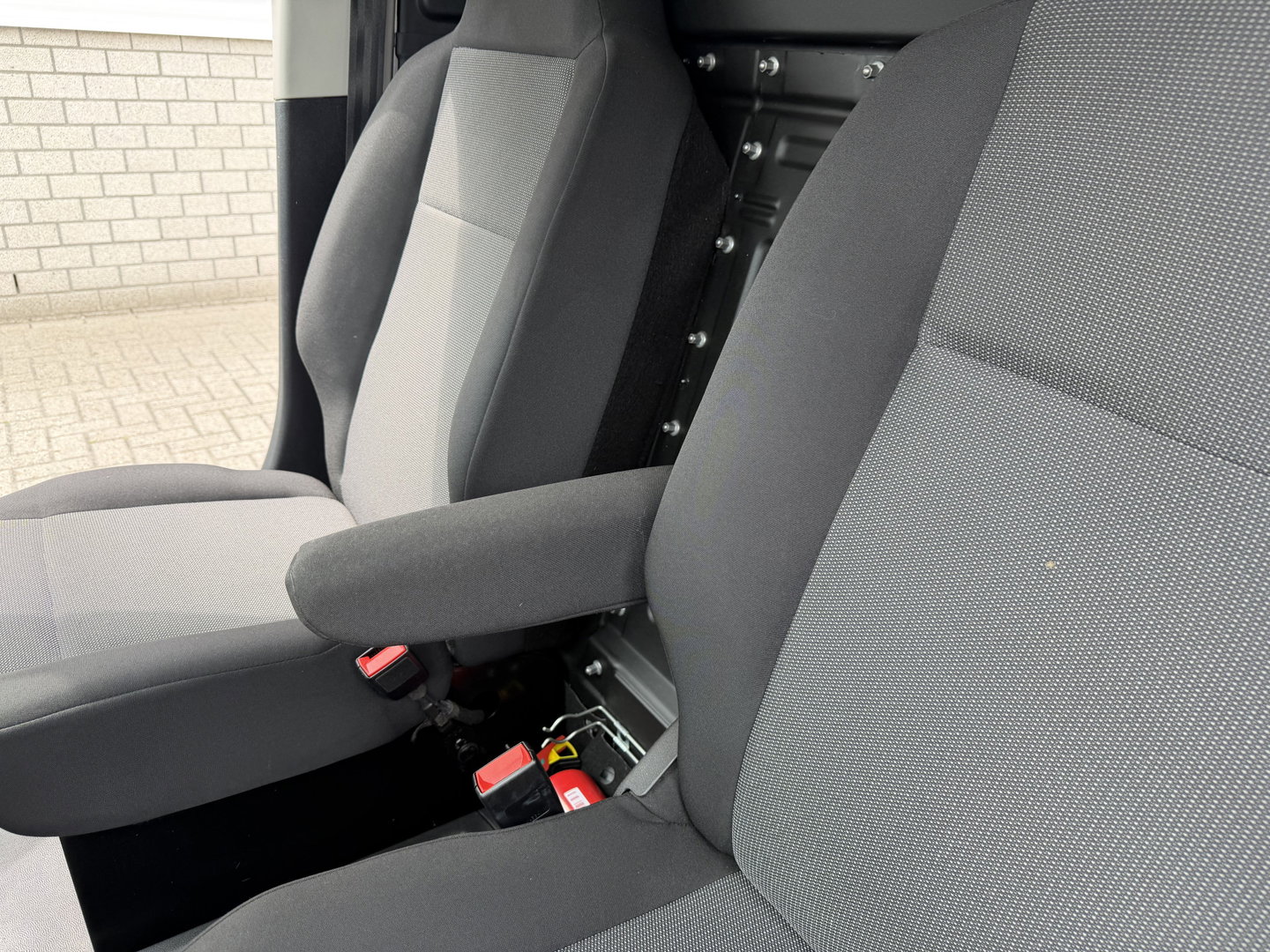 Peugeot Partner 1.2 PureTech Premium / benzine grijs kenteken / euro 6 / vaste prijs rijklaar € 11.750 ex btw / lease vanaf € 198 / airco / cruise / navi / raam in de schuifdeur / Apple Carplay Android auto