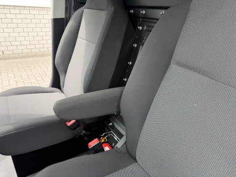 Peugeot Partner 1.2 PureTech Premium / benzine grijs kenteken / euro 6 / vaste prijs rijklaar € 11.750 ex btw / lease vanaf € 198 / airco / cruise / navi / raam in de schuifdeur / Apple Carplay Android auto