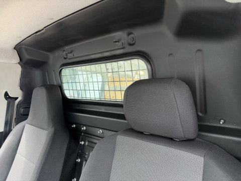 Peugeot Partner 1.2 PureTech Premium / benzine grijs kenteken / euro 6 / vaste prijs rijklaar € 11.750 ex btw / lease vanaf € 198 / airco / cruise / navi / raam in de schuifdeur / Apple Carplay Android auto