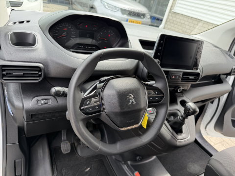 Peugeot Partner 1.2 PureTech Premium / benzine grijs kenteken / euro 6 / vaste prijs rijklaar € 11.750 ex btw / lease vanaf € 198 / airco / cruise / navi / raam in de schuifdeur / Apple Carplay Android auto