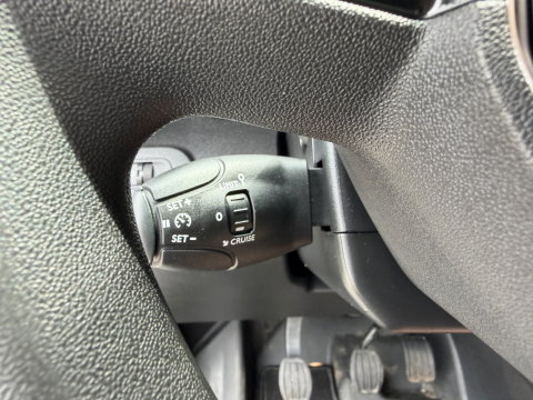 Peugeot Partner 1.2 PureTech Premium / benzine grijs kenteken / euro 6 / vaste prijs rijklaar € 11.750 ex btw / lease vanaf € 198 / airco / cruise / navi / raam in de schuifdeur / Apple Carplay Android auto