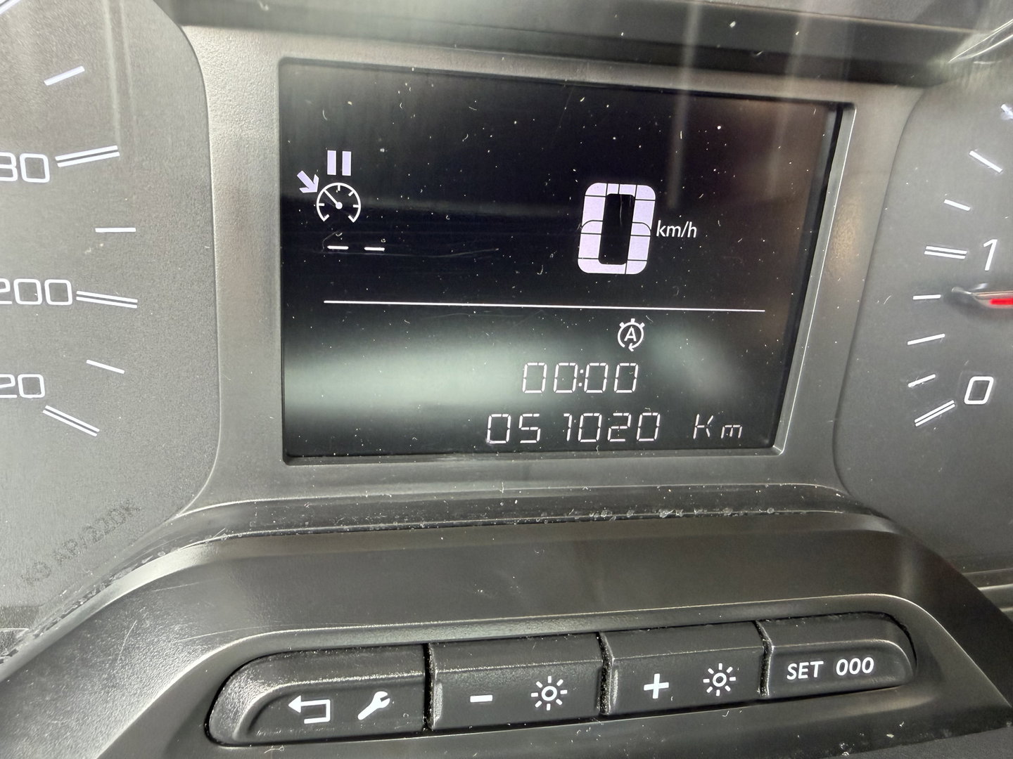 Peugeot Partner 1.2 PureTech Premium / benzine grijs kenteken / euro 6 / vaste prijs rijklaar € 11.750 ex btw / lease vanaf € 198 / airco / cruise / navi / raam in de schuifdeur / Apple Carplay Android auto
