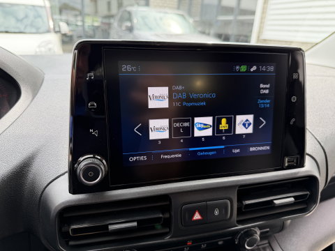 Peugeot Partner 1.2 PureTech Premium / benzine grijs kenteken / euro 6 / vaste prijs rijklaar € 11.750 ex btw / lease vanaf € 198 / airco / cruise / navi / raam in de schuifdeur / Apple Carplay Android auto