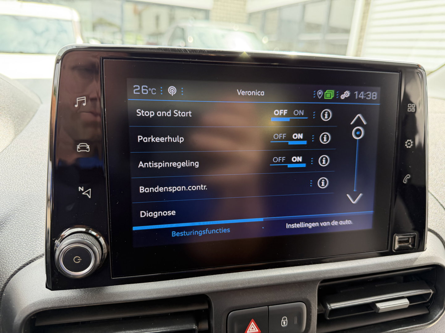 Peugeot Partner 1.2 PureTech Premium / benzine grijs kenteken / euro 6 / vaste prijs rijklaar € 11.750 ex btw / lease vanaf € 198 / airco / cruise / navi / raam in de schuifdeur / Apple Carplay Android auto