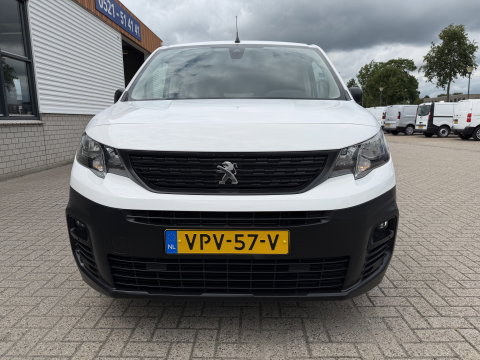 Peugeot Partner 1.2 PureTech Premium / benzine grijs kenteken / euro 6 / vaste prijs rijklaar € 11.750 ex btw / lease vanaf € 198 / airco / cruise / navi / raam in de schuifdeur / Apple Carplay Android auto