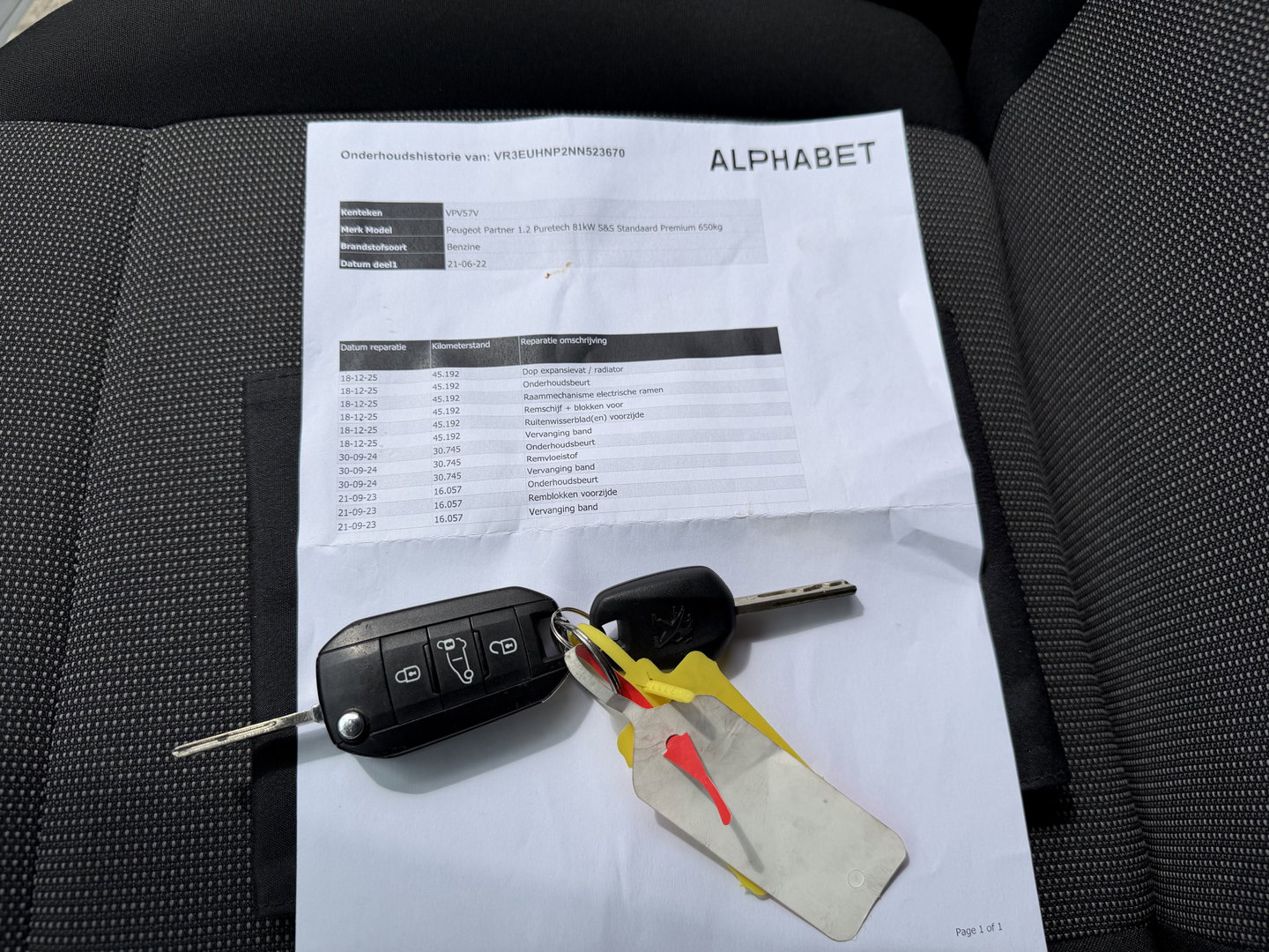 Peugeot Partner 1.2 PureTech Premium / benzine grijs kenteken / euro 6 / vaste prijs rijklaar € 11.750 ex btw / lease vanaf € 198 / airco / cruise / navi / raam in de schuifdeur / Apple Carplay Android auto