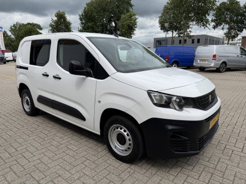 Peugeot Partner 1.2 PureTech Premium / benzine grijs kenteken / euro 6 / vaste prijs rijklaar € 11.750 ex btw / lease vanaf € 198 / airco / cruise / navi / raam in de schuifdeur / Apple Carplay Android auto