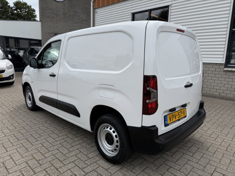 Peugeot Partner 1.2 PureTech Premium / benzine grijs kenteken / euro 6 / vaste prijs rijklaar € 11.750 ex btw / lease vanaf € 198 / airco / cruise / navi / raam in de schuifdeur / Apple Carplay Android auto