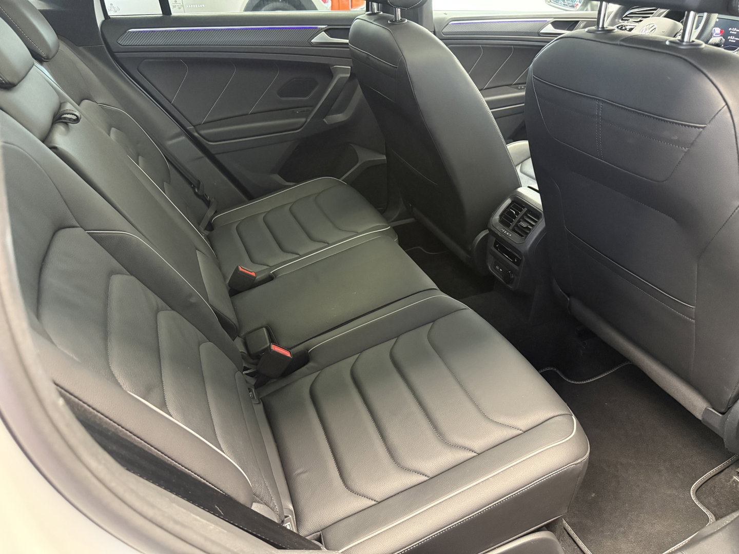 Volkswagen Tiguan 1.4 TSI eHybrid R-Line Business Leder Panoramadak IQ-light Elec.Trekhaak!