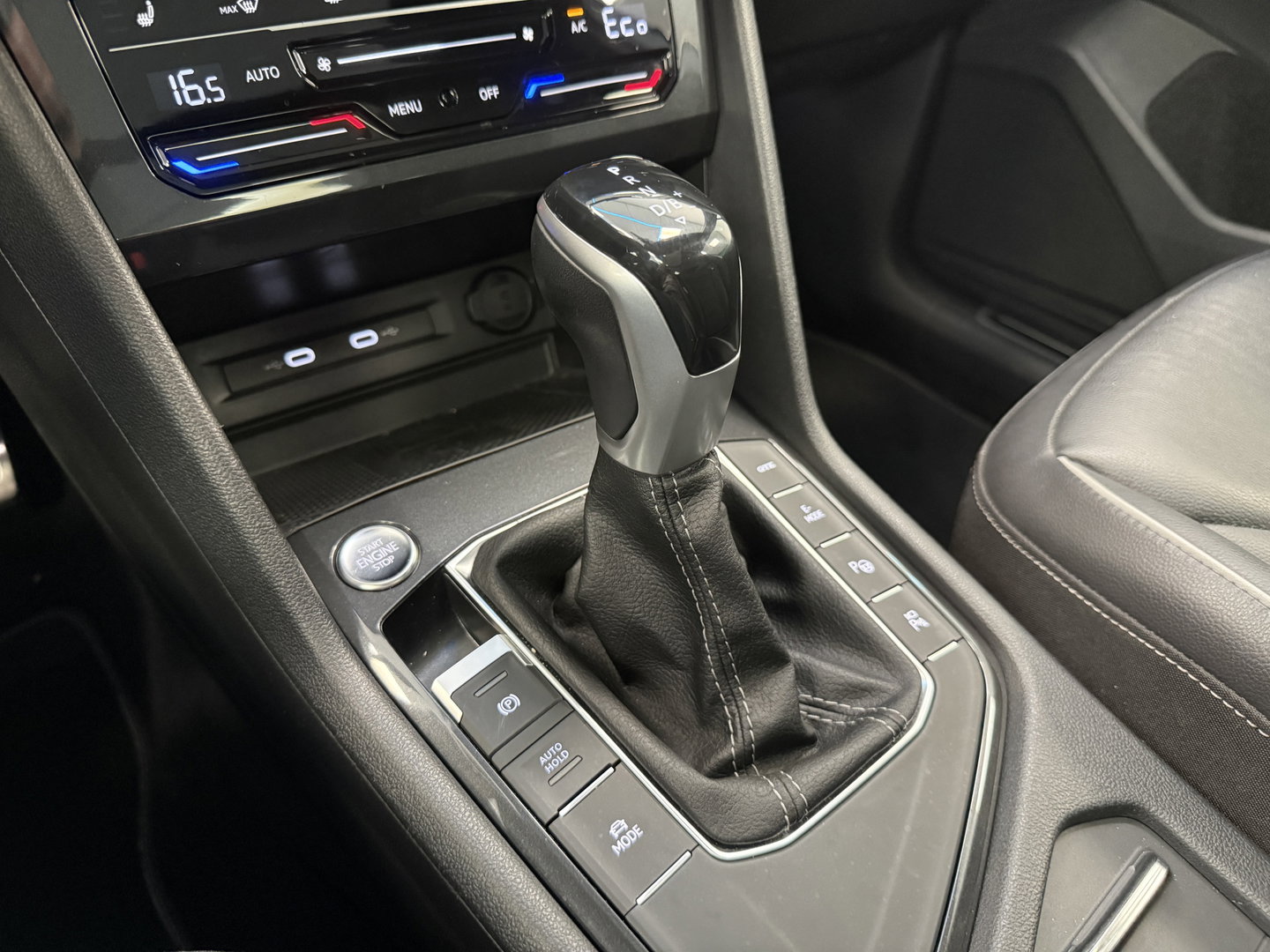 Volkswagen Tiguan 1.4 TSI eHybrid R-Line Business Leder Panoramadak IQ-light Elec.Trekhaak!