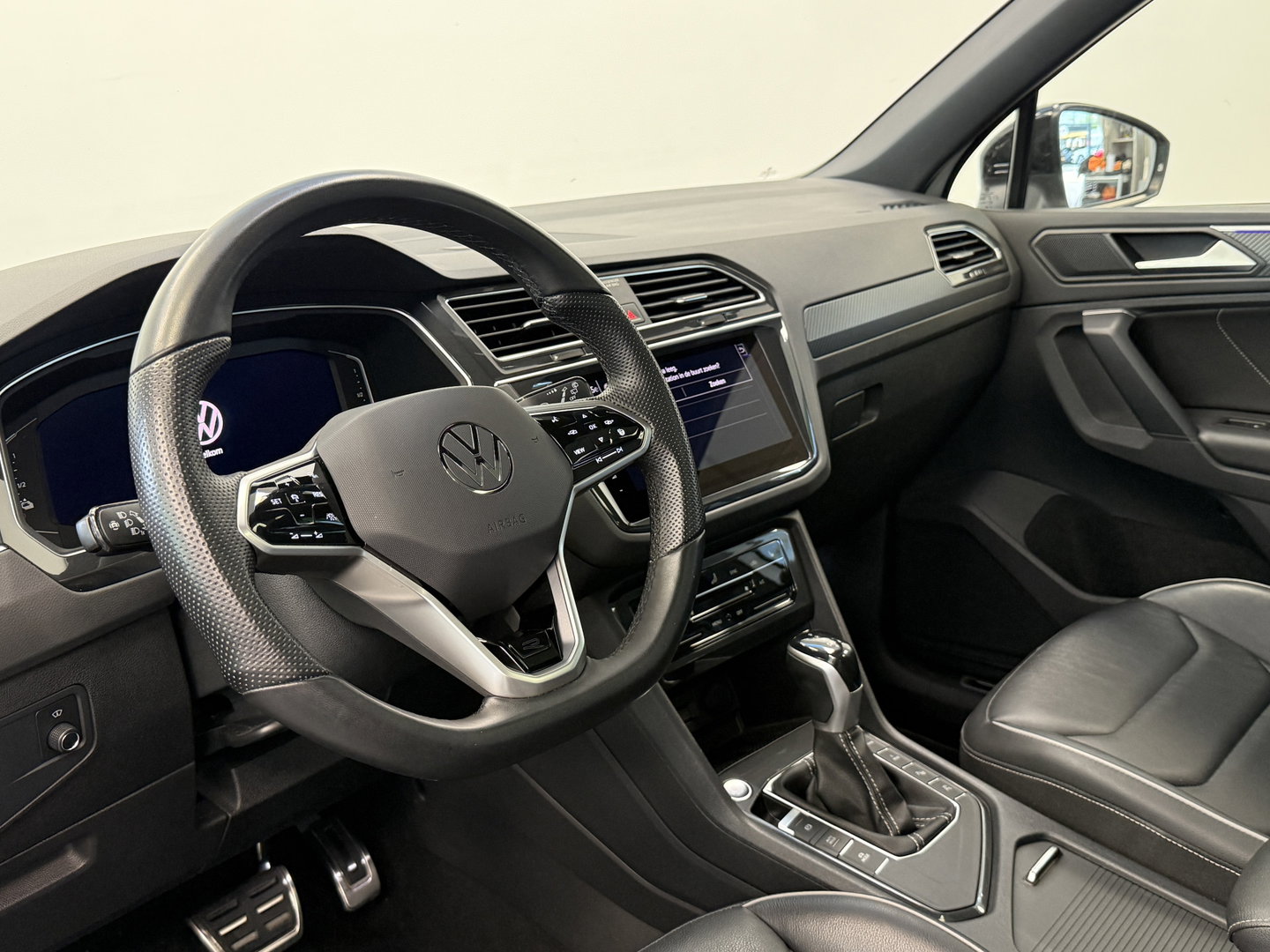 Volkswagen Tiguan 1.4 TSI eHybrid R-Line Business Leder Panoramadak IQ-light Elec.Trekhaak!