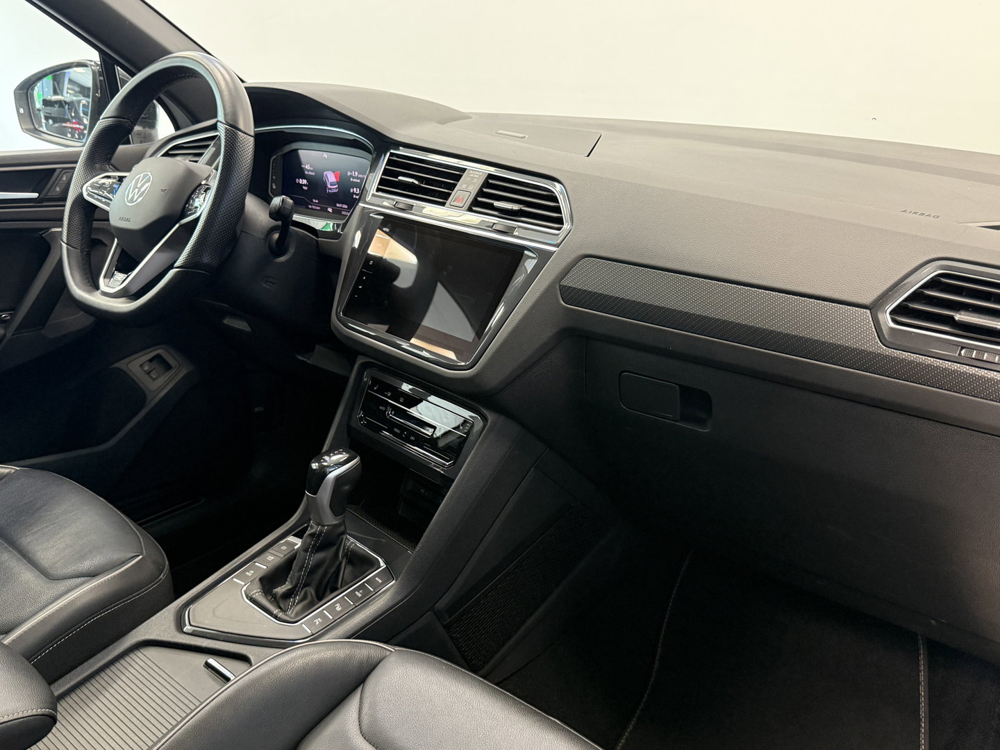 Volkswagen Tiguan 1.4 TSI eHybrid R-Line Business Leder Panoramadak IQ-light Elec.Trekhaak!