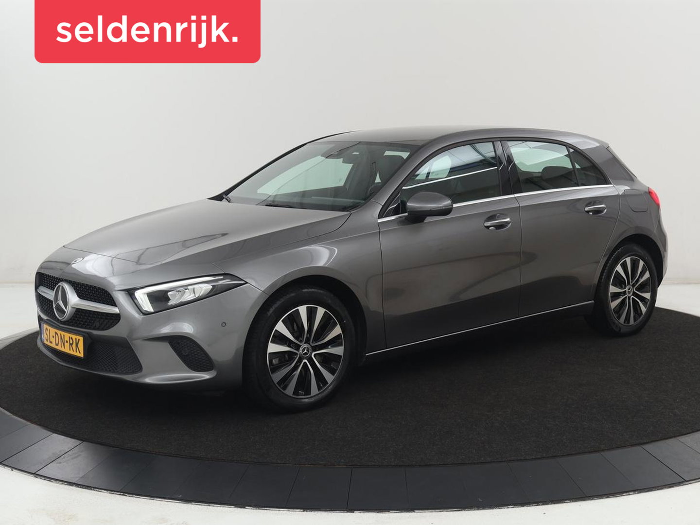Mercedes-Benz A-Klasse 250e Style | SOH 92% | Stoelverwarming | Sfeerverlichting | Keyless | Camera | Navigatie | Widescreen | Half leder | Side Assist | Climate control | Bluetooth | PHEV | Plug In