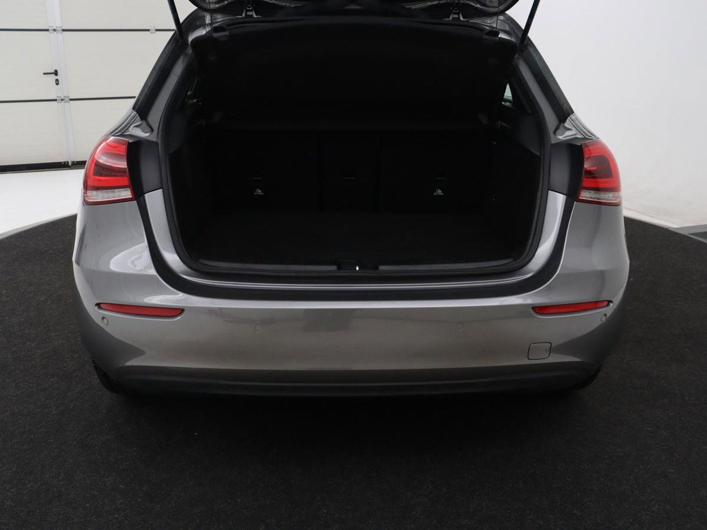 Mercedes-Benz A-Klasse 250e Style | SOH 92% | Stoelverwarming | Sfeerverlichting | Keyless | Camera | Navigatie | Widescreen | Half leder | Side Assist | Climate control | Bluetooth | PHEV | Plug In