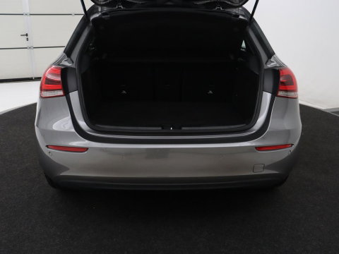 Mercedes-Benz A-Klasse 250e Style | SOH 92% | Stoelverwarming | Sfeerverlichting | Keyless | Camera | Navigatie | Widescreen | Half leder | Side Assist | Climate control | Bluetooth | PHEV | Plug In