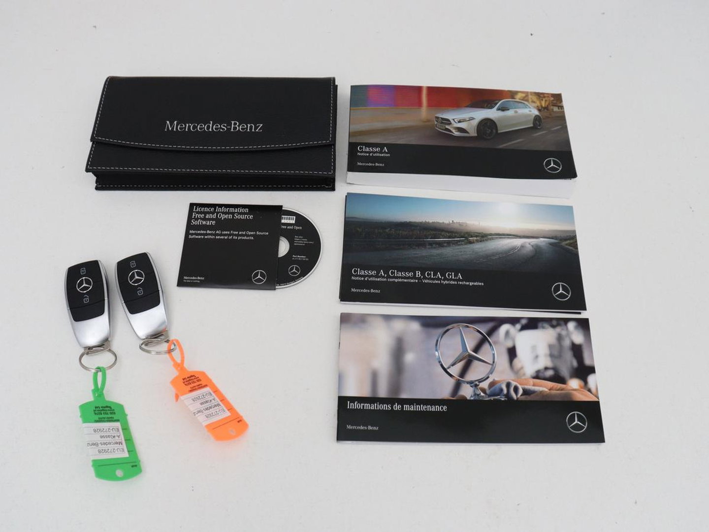 Mercedes-Benz A-Klasse 250e Style | SOH 92% | Stoelverwarming | Sfeerverlichting | Keyless | Camera | Navigatie | Widescreen | Half leder | Side Assist | Climate control | Bluetooth | PHEV | Plug In